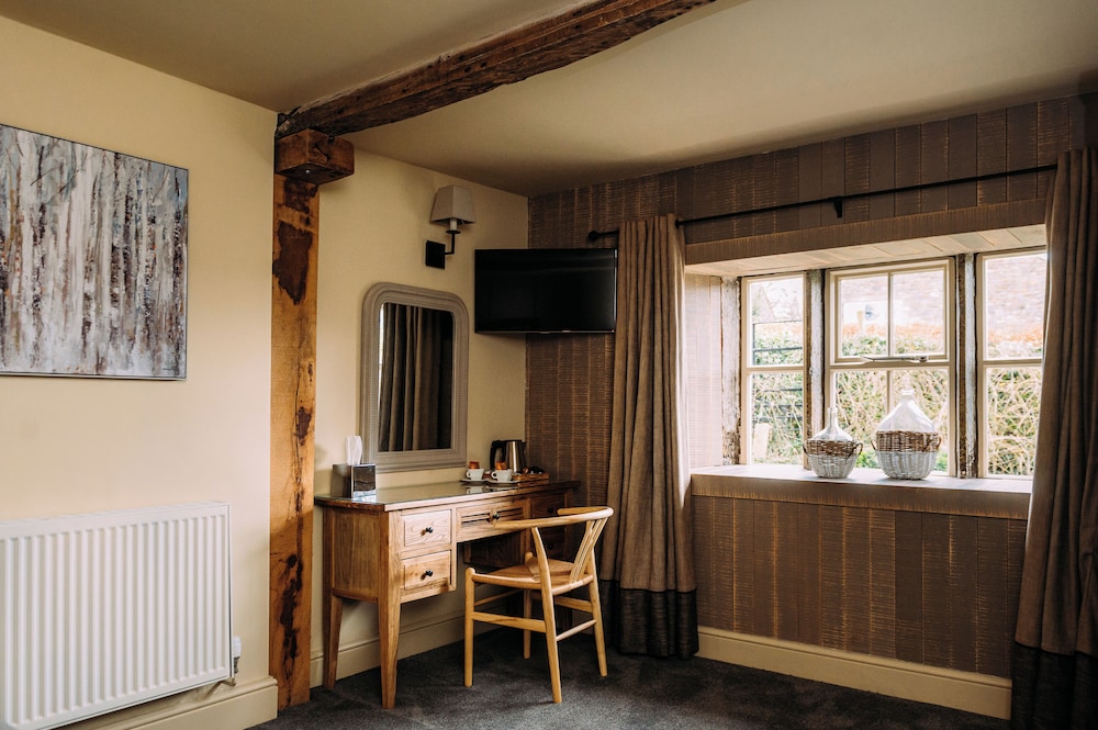 Assheton Arms