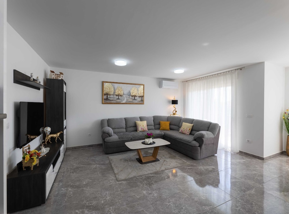 Kastel Stari Sunny Downtown Apartment With Terrace