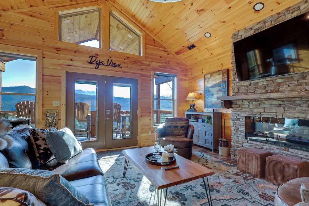 Majestic Mountain Views: Sevierville Escape!