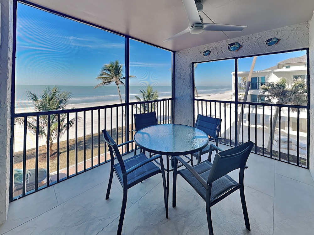 Seaside 2 by Distinctive Beach Rentals