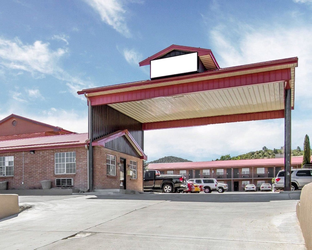 Prescott Vacations - Rodeway Inn Prescott - Property Image 1