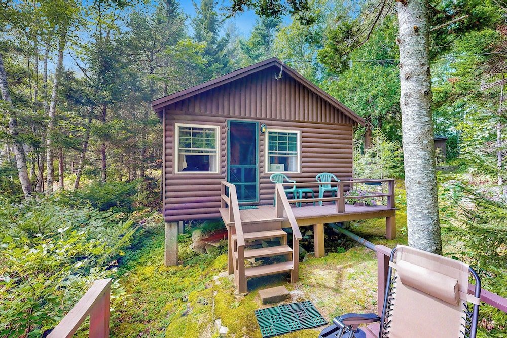 Cozy 1BR Cabin w/ Landscape Views