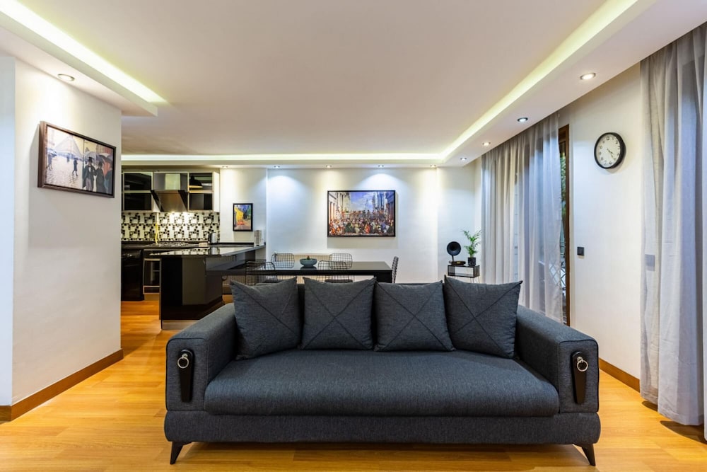 Phenomenal Duplex Flat Near Nisantasi in Besiktas