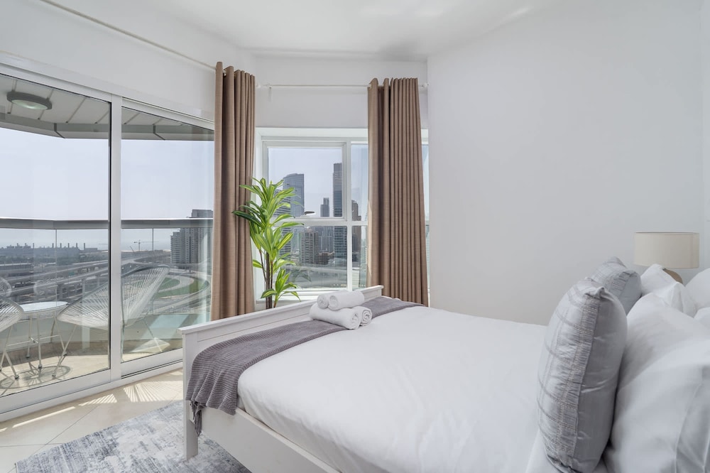 Spacious Serene 2 Bedroom in JLT for 4