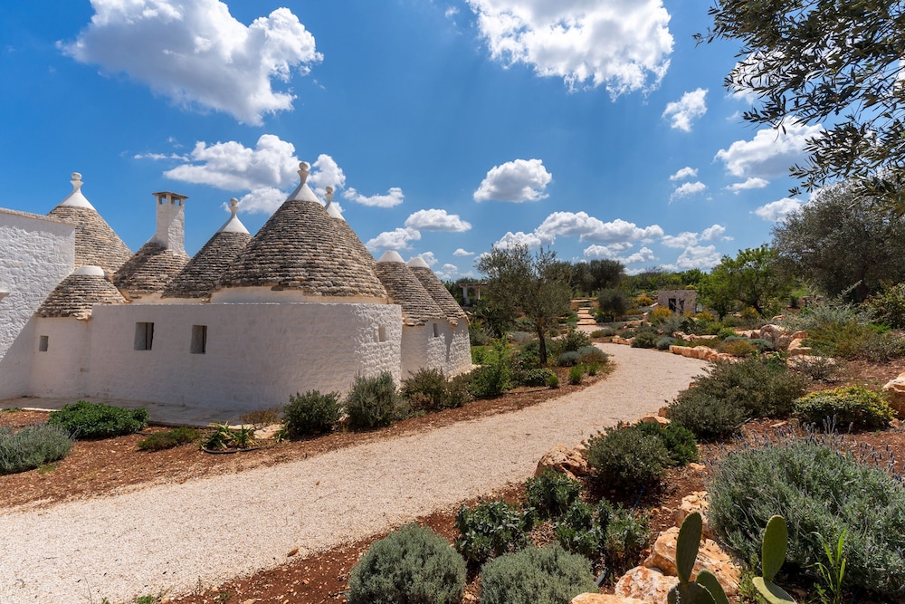 Trulli Pietra Rossa With Pool by Wonderful Italy