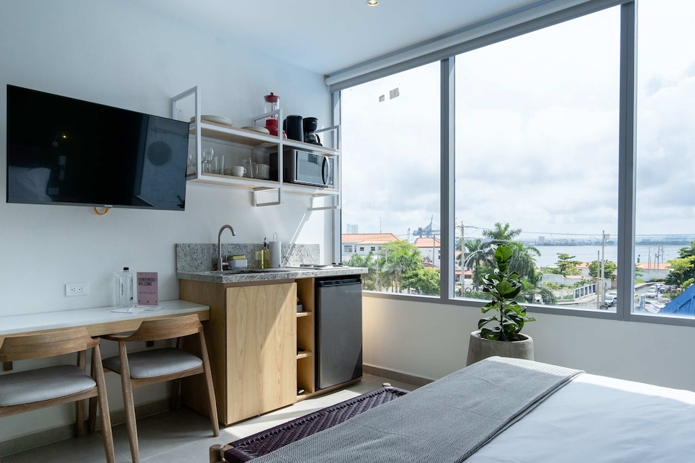 w Sophisticated 3BR w Magical Terrace in CTG