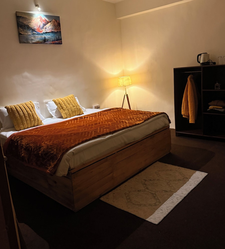 Aura by RA Manali - Mountain View