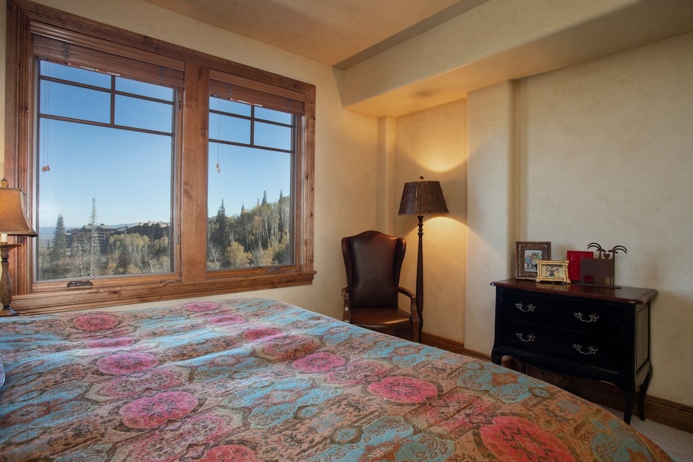 Grand Lodge - 3 Bedroom Deluxe #308 - Ski-in/out 3 Condo