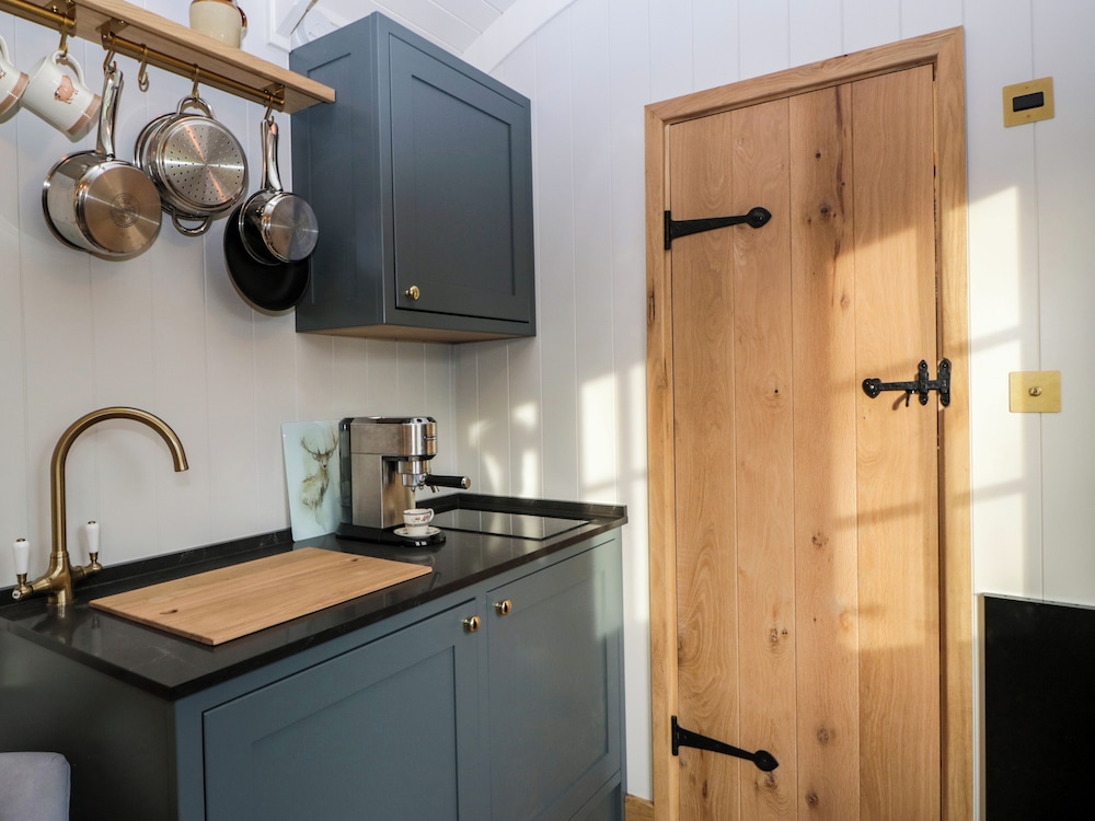Evendine Hut @ Evendine Cottage