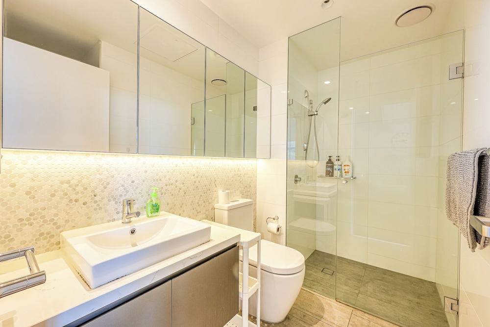 StayAU Stylish 2BR Central Box Hill