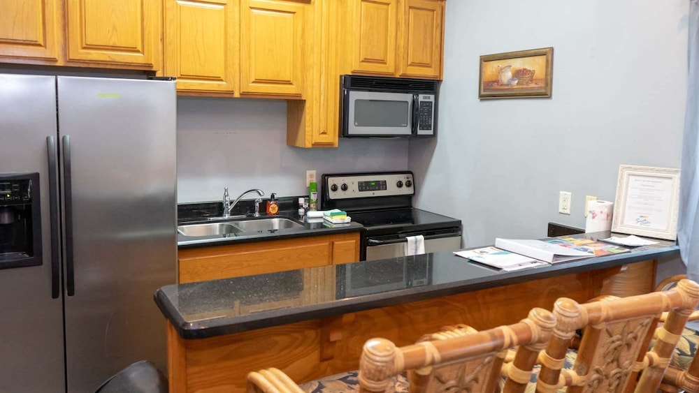 Pool 1st Floor 75 Yards To Beach Value 2 Bedroom Apts