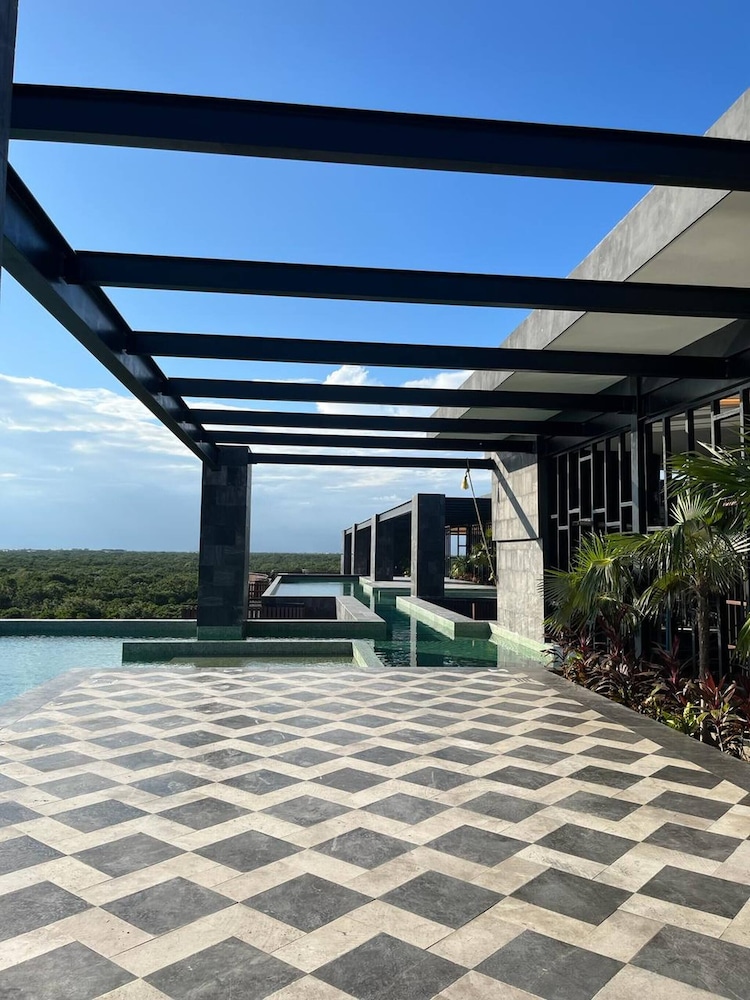 Unique Rooftop Sea View Walking to Beach The Best