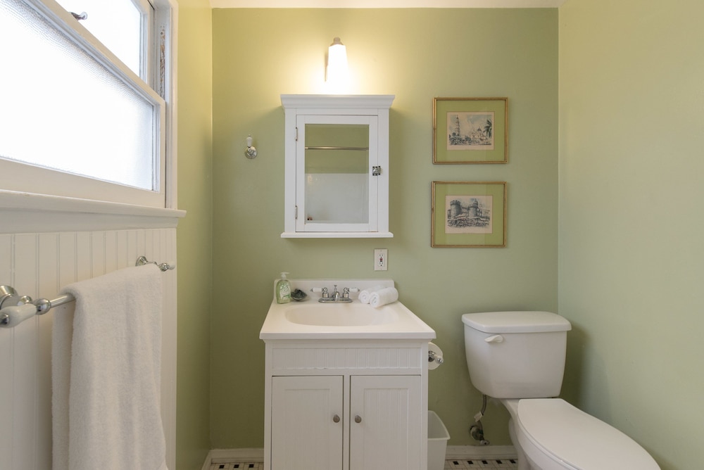 Ventura Vacations - Ventura Beach Cottage - Property Image 11