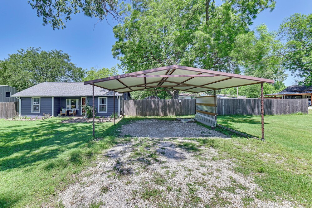 Pet-friendly Home w/ 1-acre Yard in Aubrey