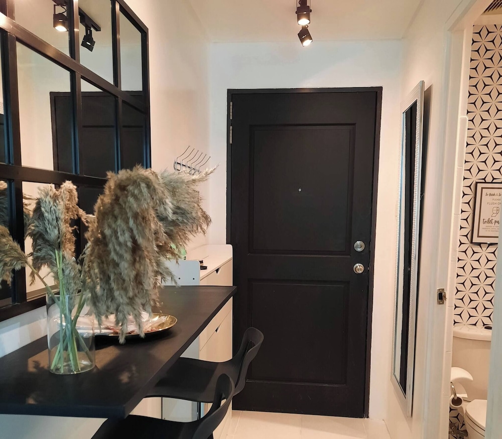 Stylish Condo at Mezza 1 With Fast Wifi & Netflix