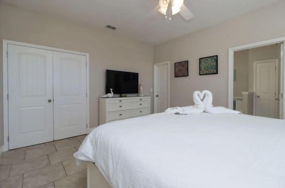 Resort-Style Retreat At Solterra W/ Pool & Lazy River