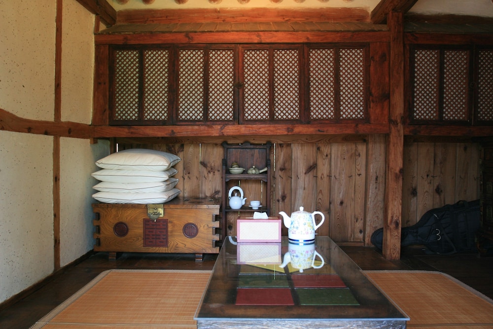 Yi Jin-rae's Historic House