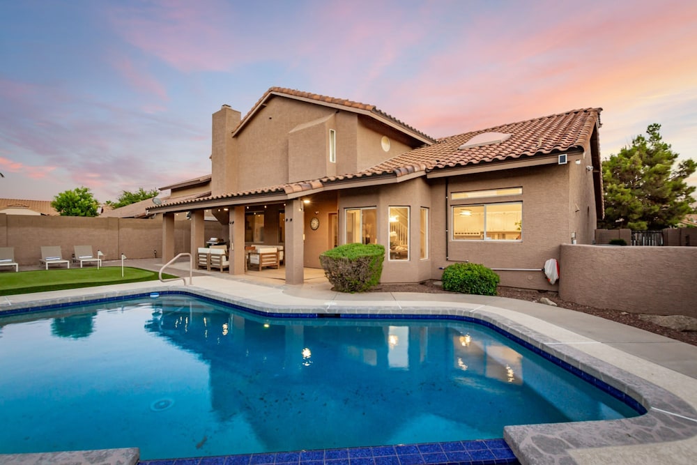NEW Paradise Park Heated Pool Spa BBQ