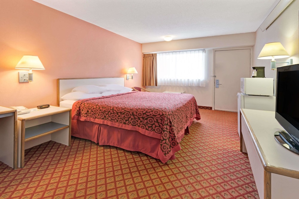 Days Inn by Wyndham Overland Park/Metcalf/Convention Center - Property Image 16
