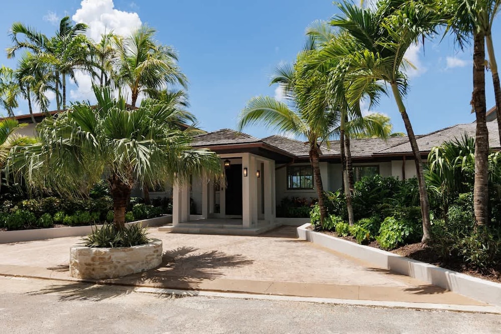 Newly Renovated Notos Cove Villa Property