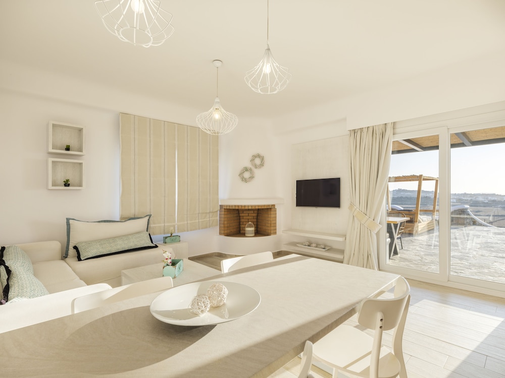 Evi Suites & Villas