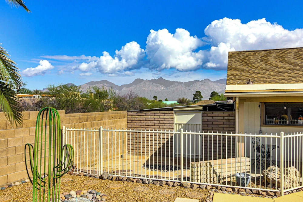 'coyote Casa' w/ Mtn Views in Tuscon Desert Oasis