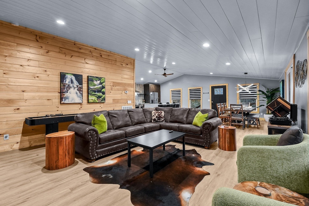 Creekside Retreat 3 Bedroom Cabin