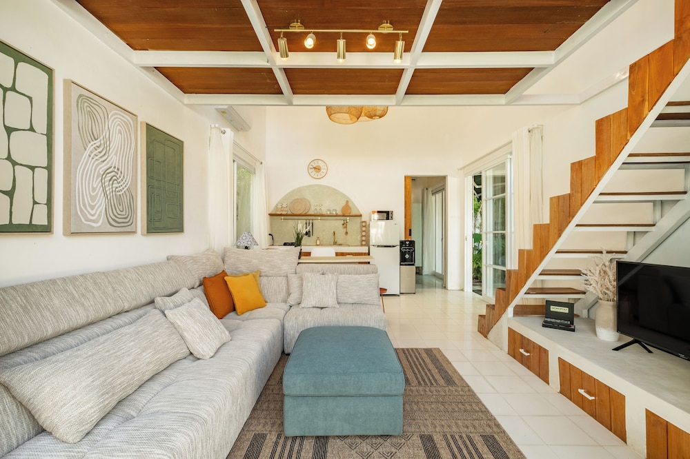 Tropical 1BR Private Pool Villa, 8 mins to beach In Uluwatu