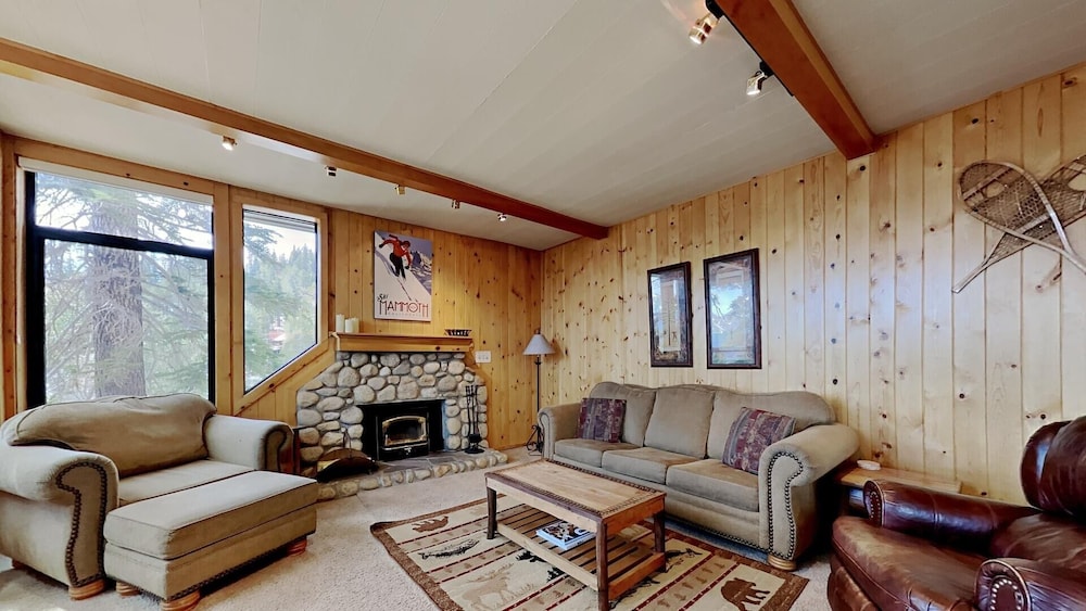 3 Outdoor Spas, Pool, Sauna and Free WiFi and Parking - Unit 531 at 1849 Condos - Slopeside by RedAwning