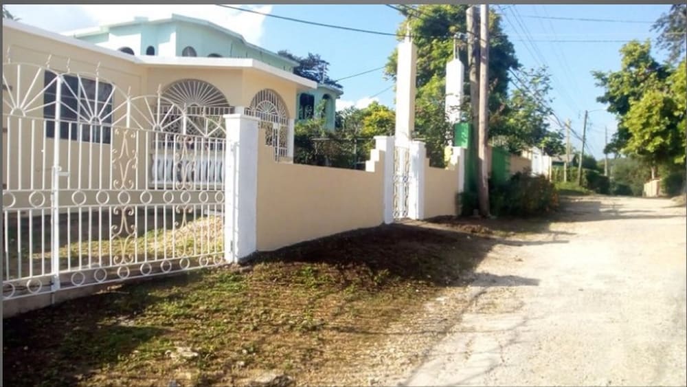 Reggae Moon Guest House