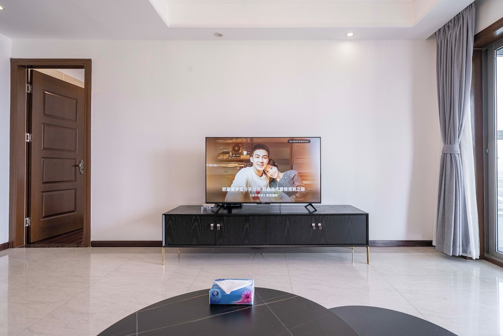 Tyms Xintiandi Elegant 3BR 2BA APT