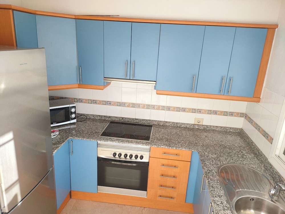 Comfortable Modern House With Jacuzzi, and Access to Swimming Pool