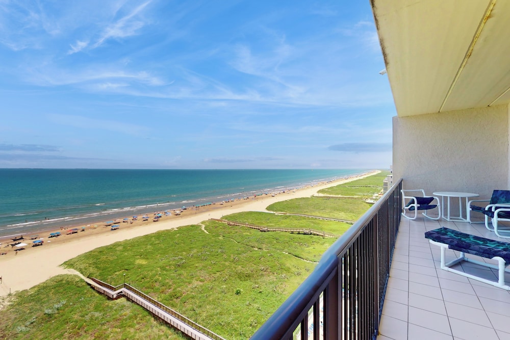 3BR Gulf View Pentouse w/ Pool - Steps to Shore