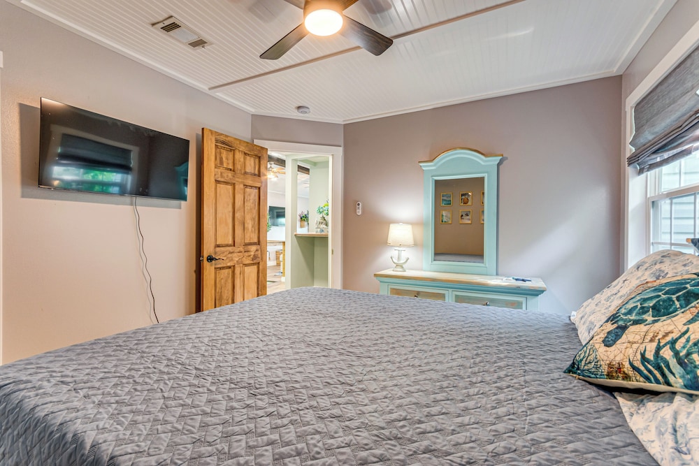 Bayfront Milton Retreat With Dock & Game Room