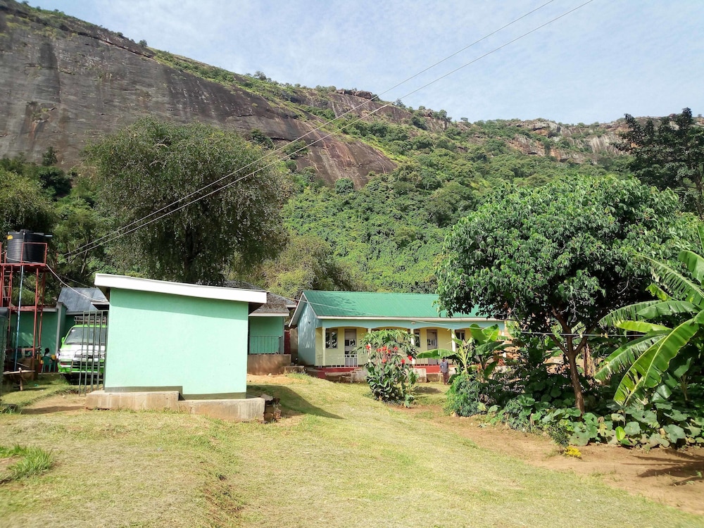 Green Oasis Guest House and Tours