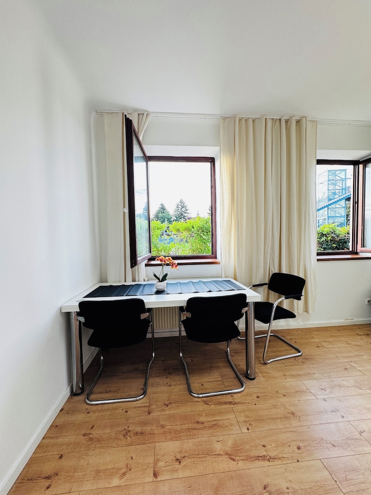 Spacious Budget Home Garden Stay