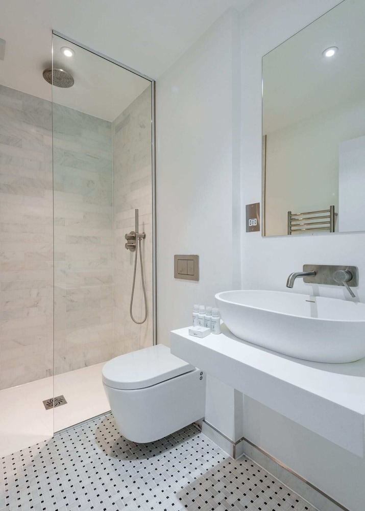 Lillie Road Residence B
