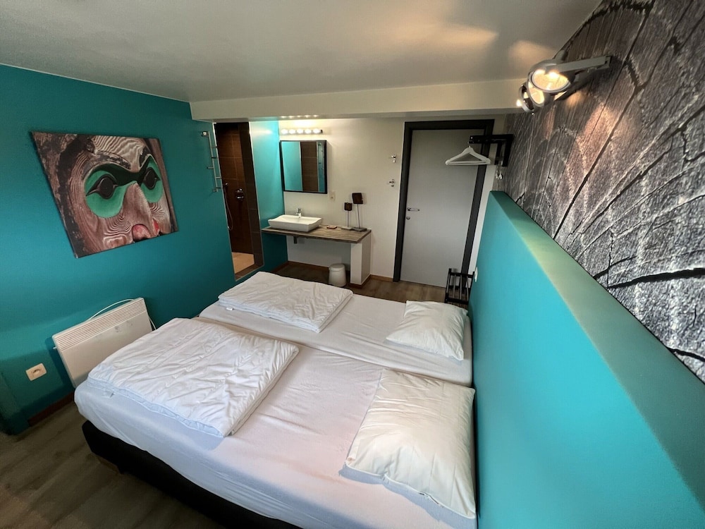 Chalet in Durbuy With Jacuzzi & Garden view 3