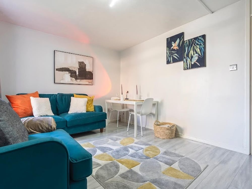 1 Bedroom Apartment Sleeps 4, Free Parking, Tv