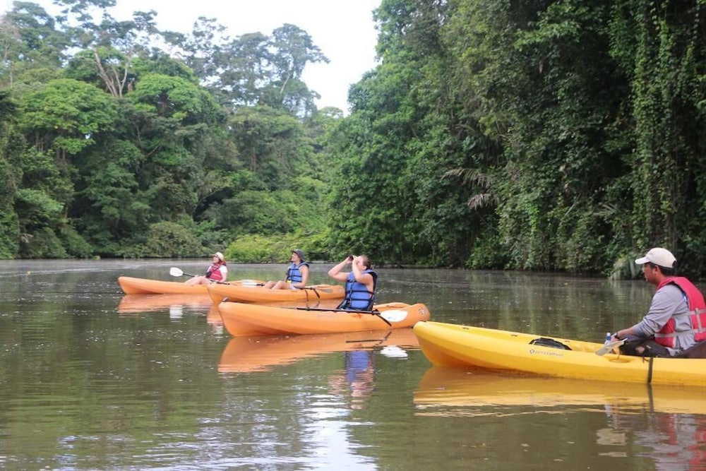 Tortuguero Adventures GuestHouse