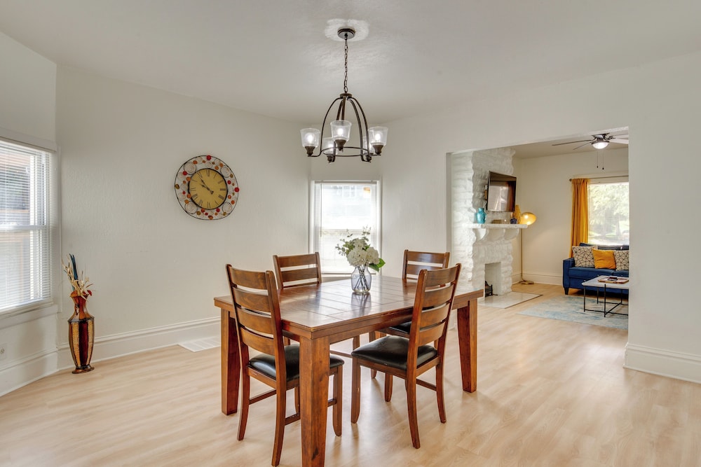 Modern 2BR Kansas City Condo Near Downtown