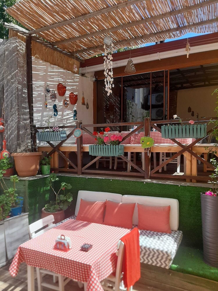 Delos Otel