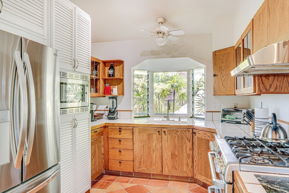Ocean-view Bungalow: Walk to Pebbles Beach!
