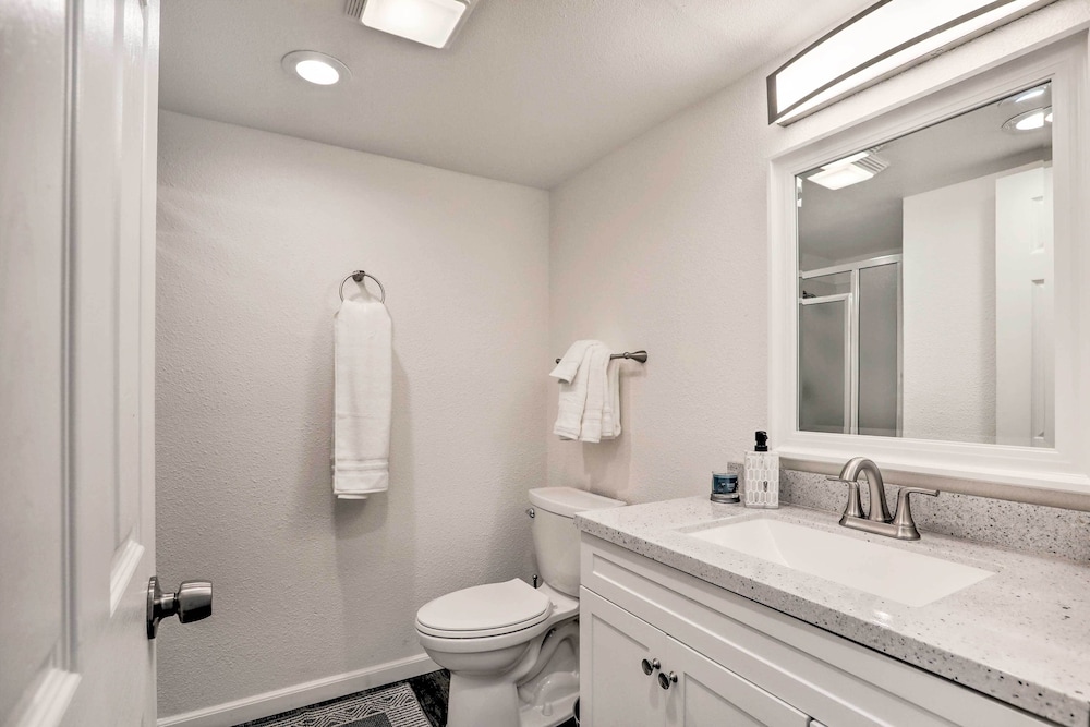 Reno Vacations - Sleek Family Retreat: 4 Mi to Downtown Reno! - Property Image 10