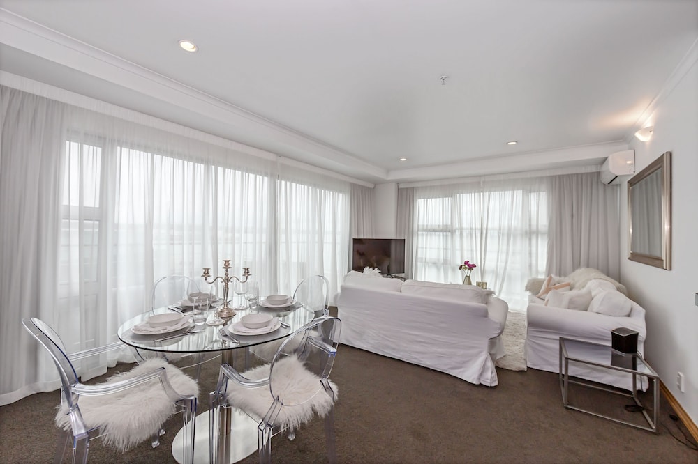 Panoramic Views - 2 Bedroom Sub-Penthouse