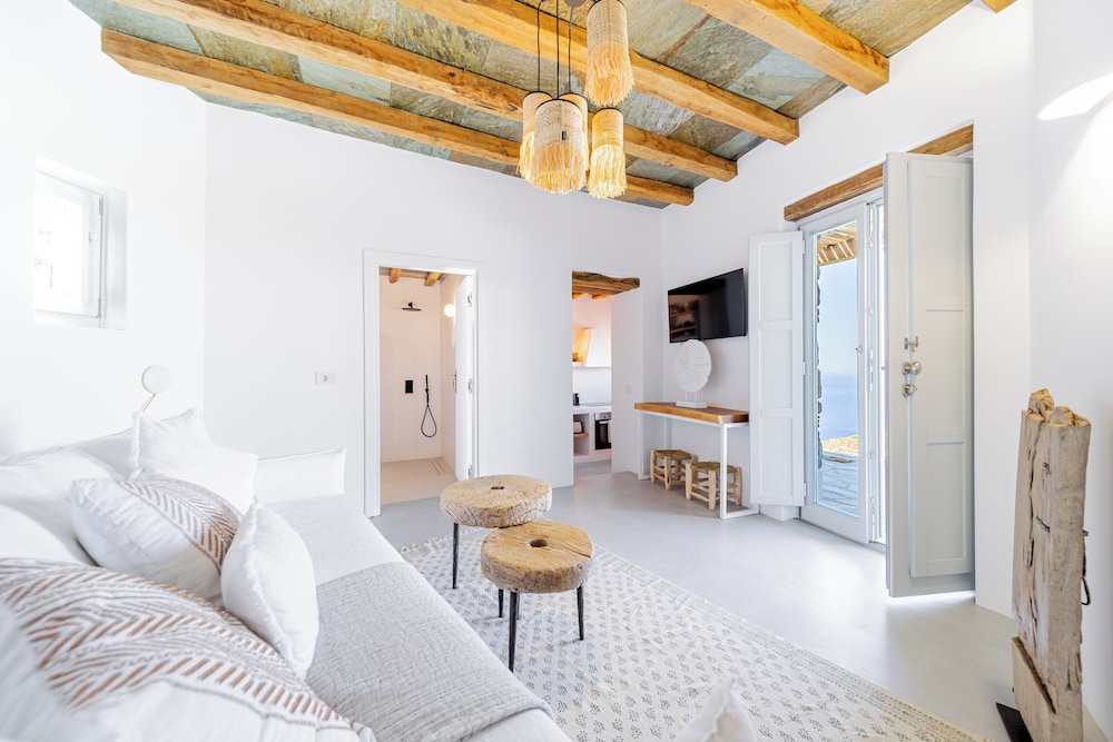 Makarias Traditional Luxury Villas