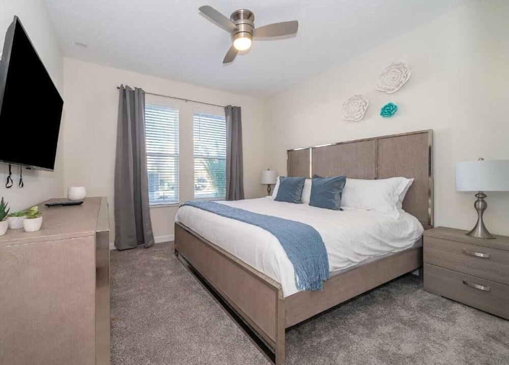 Sleeps 17 - Luxury 6bdhome With Pool Storey Lake
