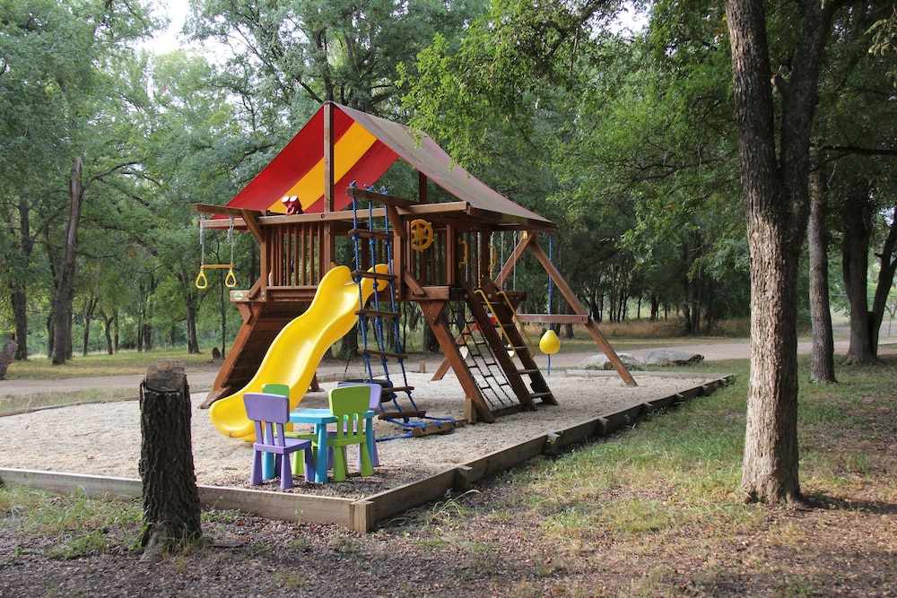 Mendelbaum Winery Guest Cabins