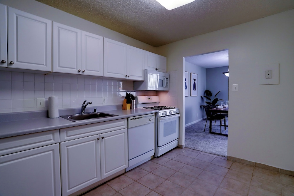 Modern Spacious Apt Crystal City
