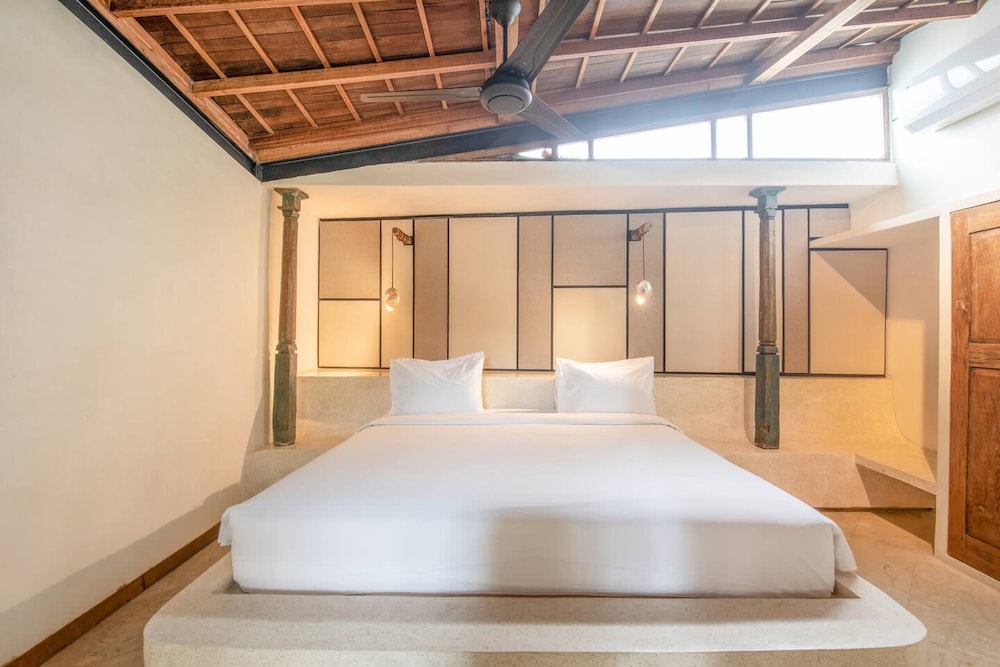 BA Villa 7 2BR Villa Art Dec Contemporary 2-br Art Deco Villa 800m to the Bea